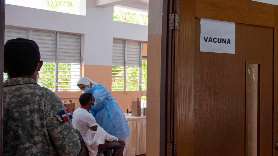 RD supera a grandes países en dosis diarias contra COVID-19 RD supera a grandes países en dosis diarias contra COVID-19