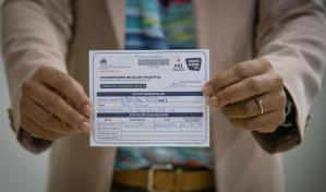 Empleados públicos deberán presentar tarjeta con tres dosis de vacuna contra la COVID-19