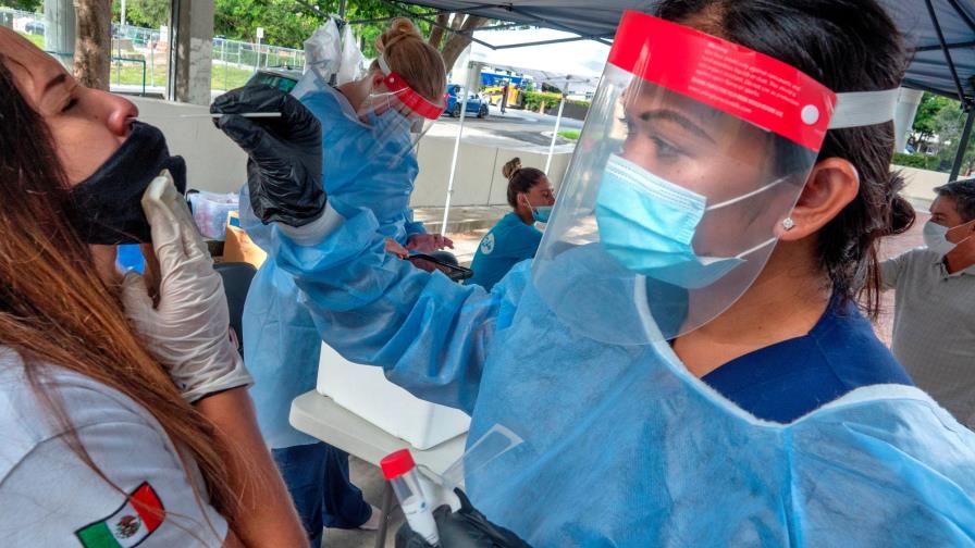 Florida sobrepasa los 600.000 casos de COVID-19 y las 10.000 muertes Florida sobrepasa los 600.000 casos de COVID-19 y las 10.000 muertes