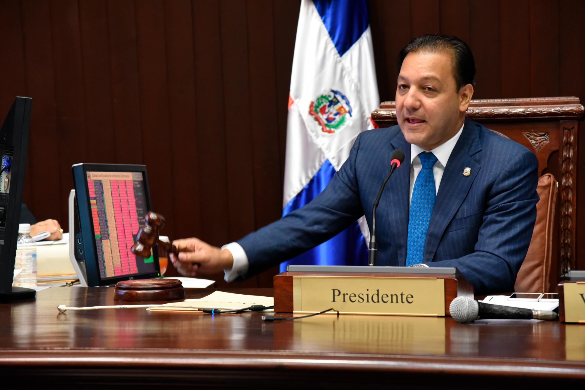 Abel Martínez preside una sesión de la Cámara de Diputados en 2016.