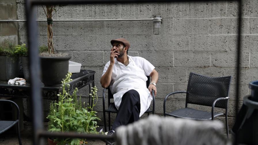 Refugiado sirio en EEUU reconstruye su vida usando la comida