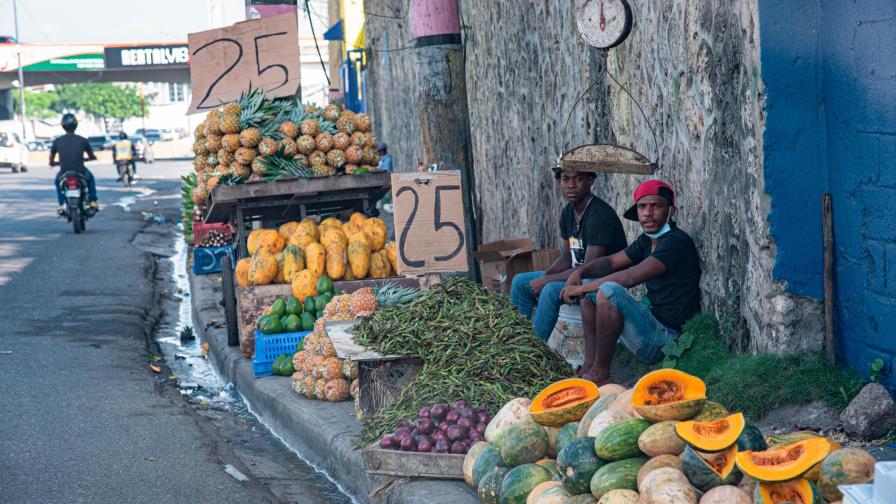 Mercado de la Duarte vuelve poco a poco al caos 