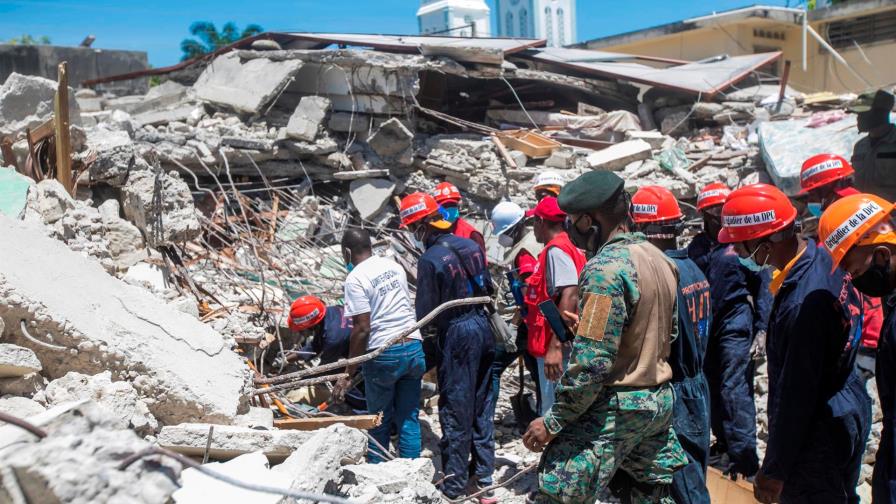 Haití pide a los topos mexicanos dejar las labores de rescate tras el sismo