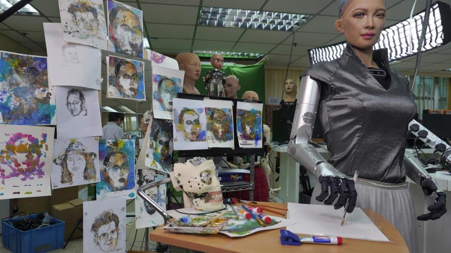Robot vende pieza de arte por 688.888 dólares