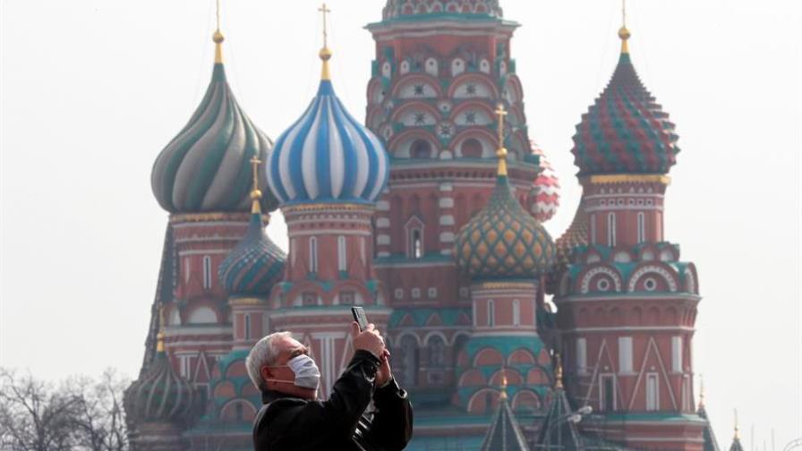 Segunda vacuna rusa tiene eficacia del 94 % en mayores, según desarrollador