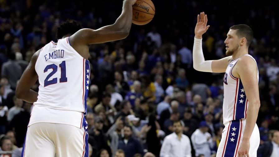 NBA-Resumen: Filadelfia rompe la racha de 11 triunfos de Golden State