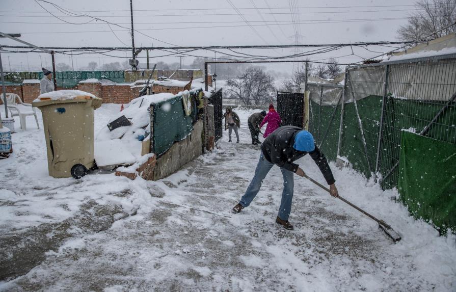 La nieve empeora condiciones de un barrio pobre de Madrid