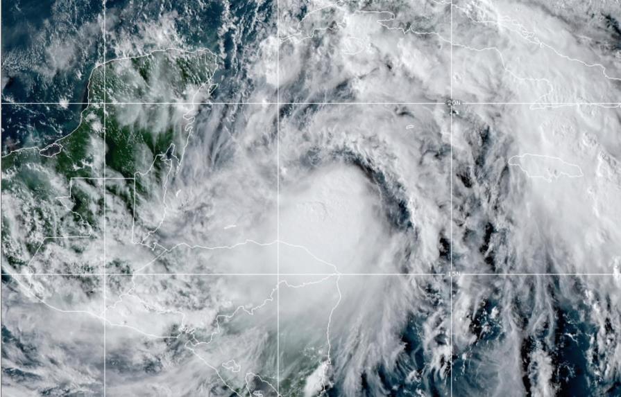 La tormenta Zeta representa riesgo de huracán para México