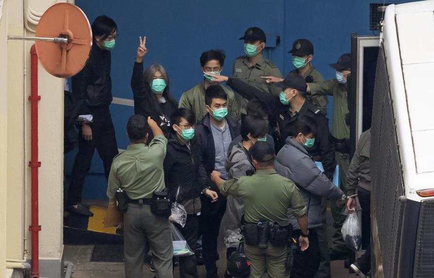 Hong Kong: Niegan fianza a 32 activistas por la democracia