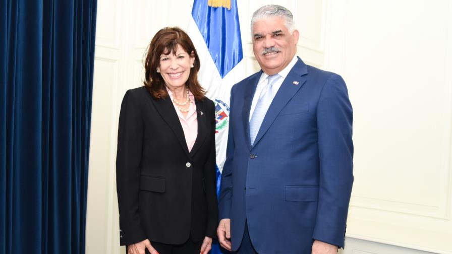 Canciller y embajadora de EE.UU. hablan de seguridad, comercio e inversión