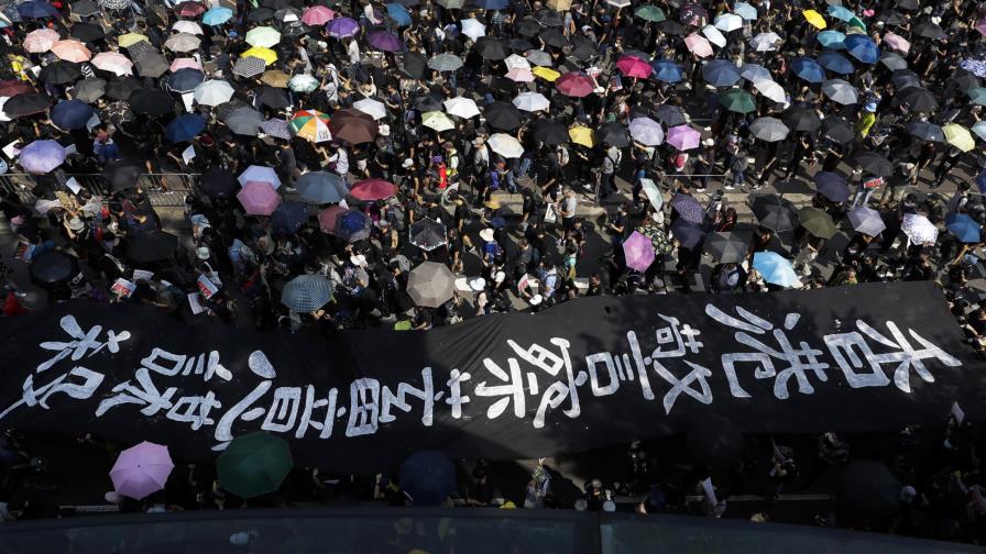 Una nueva marcha en Hong Kong desafía el veto policial