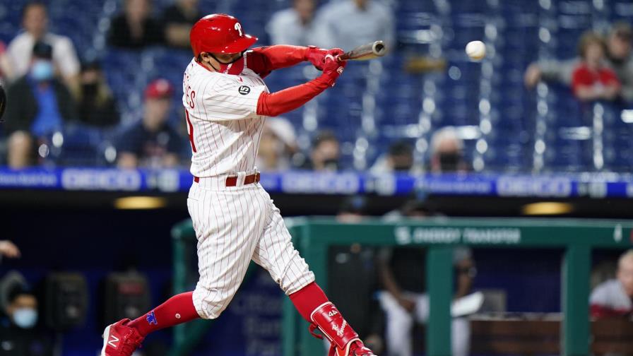 Torreyes rompe el empate y Filis doblegan 8-3 a Marlins