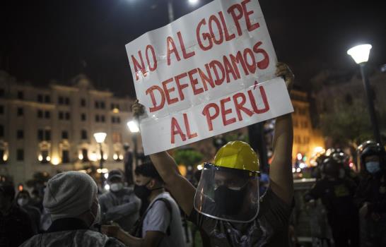 Manuel Merino jura como nuevo presidente de Perú