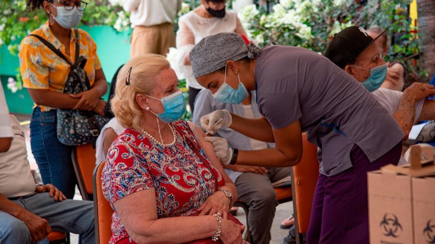 República Domincana inocula a más de medio millón de personas 