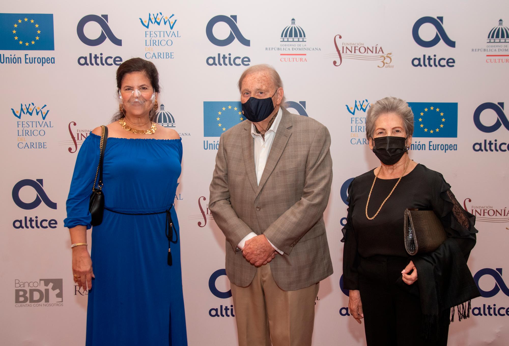 Sonia Villanueva, Wilhelm Brower y Lissette Pulser. 