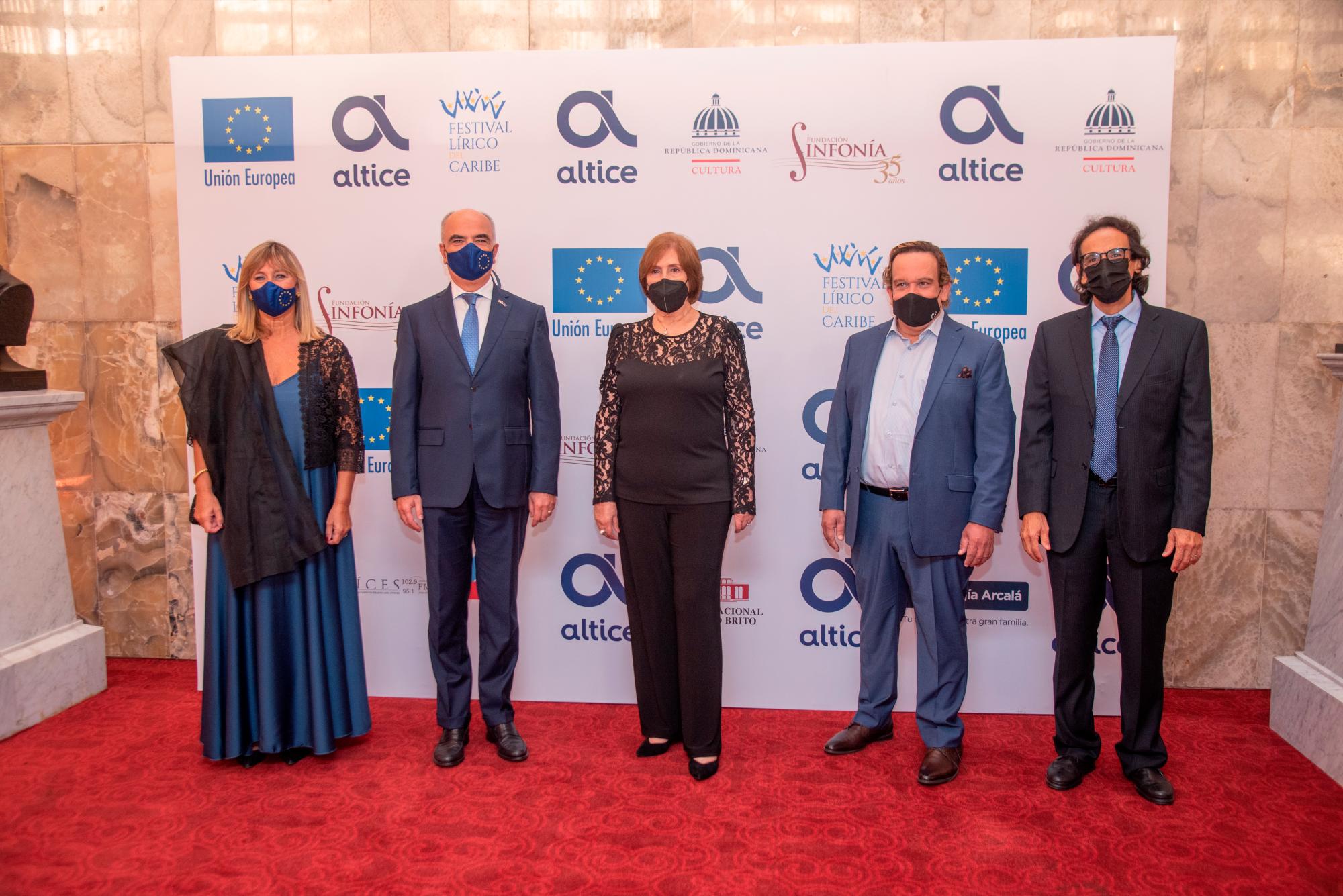 Adriana de Grippa, Jean Lucas Grippa, Carmen Heredia y Carlos Espinal. 