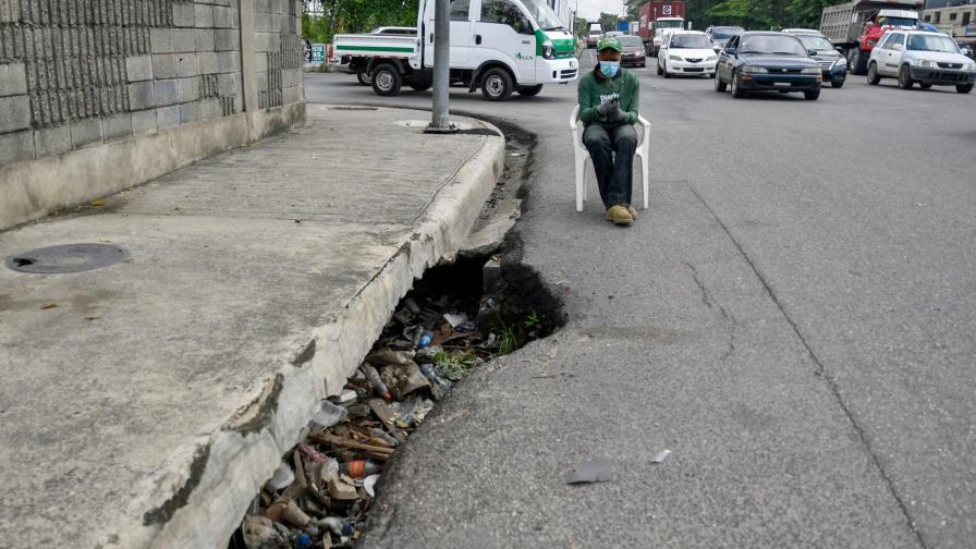 Un peligroso tramo de la avenida Luperón Un peligroso tramo de la avenida Luperón