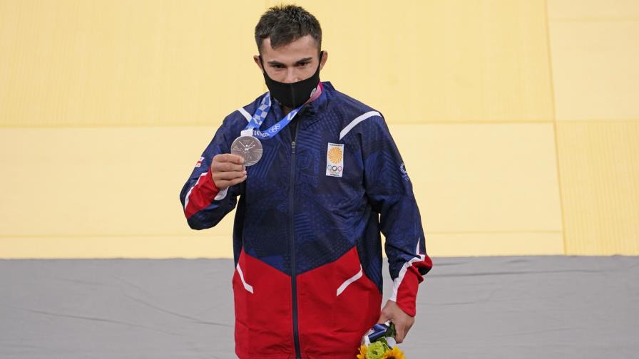 Expulsan a 6 de la villa olímpica incluyendo a 2 medallistas