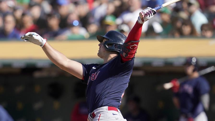 Los Atléticos ganan a los Medias Rojas 7-6 en 12 innings