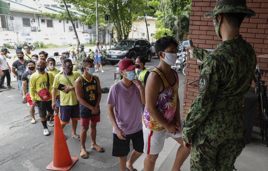 Casos de coronavirus rebasan los 50.000 en Filipinas