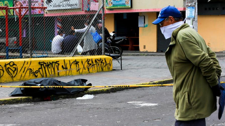 Sectores sociales protestan contra la ley aprobada por el COVID - 19 en Ecuador