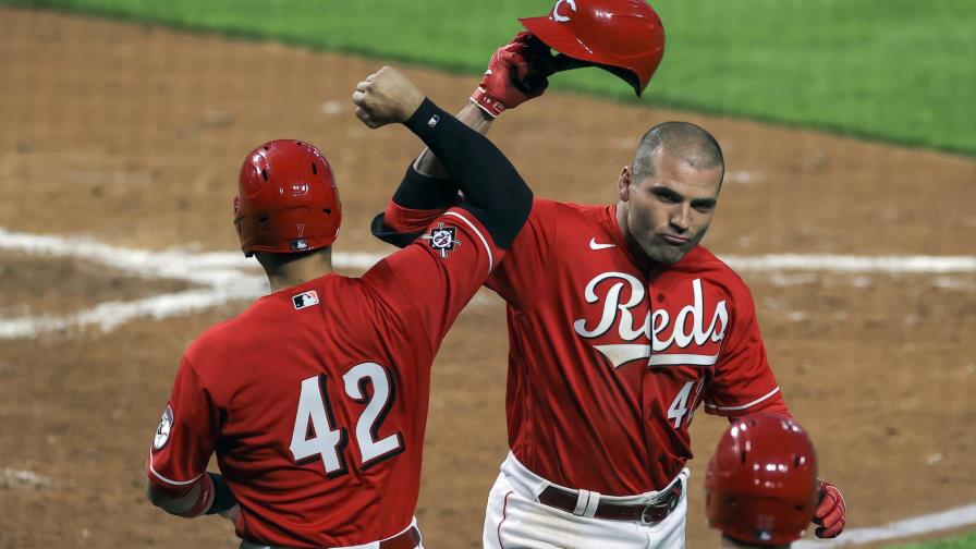 Votto y Castellanos ayudan con jonrones; Rojos aplastan