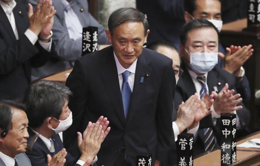 Yoshihide Suga, sucede a Abe como primer ministro de Japón