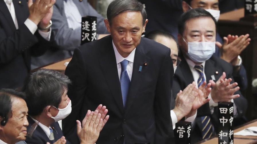 Yoshihide Suga, sucede a Abe como primer ministro de Japón