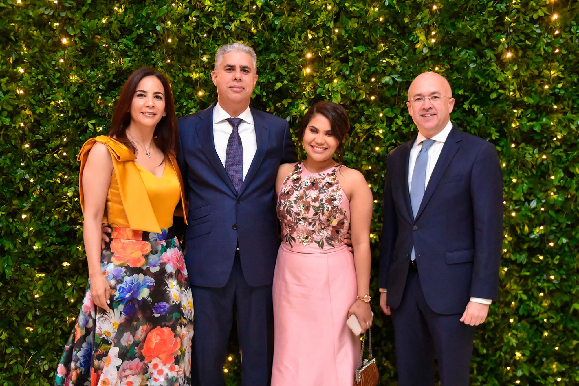 Elizabeth Burgos de Domínguez, José Manuel Taveras Lay, Jennifer Taveras y Francisco Domíguez Brito.