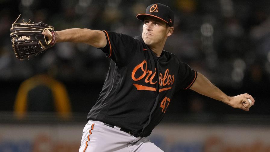 Means y Orioles superan a Fiers y Atléticos por 3-2