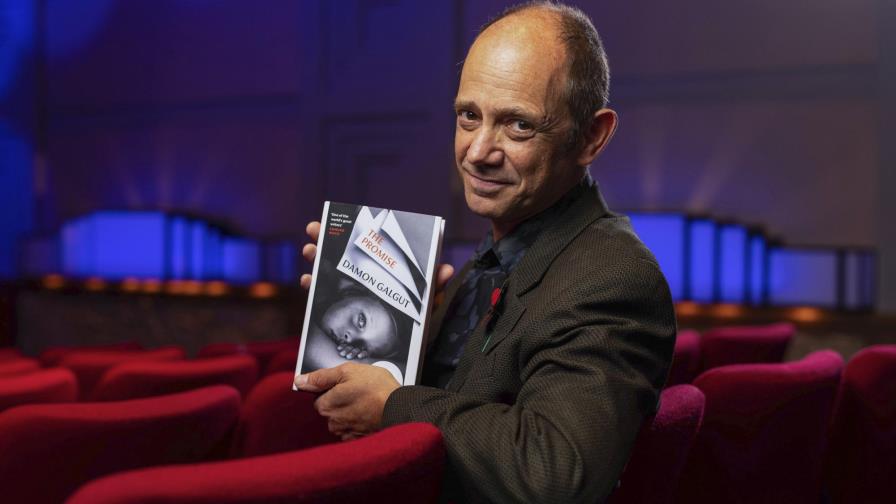 Sudafricano Damon Galgut gana el Booker por “The Promise”
