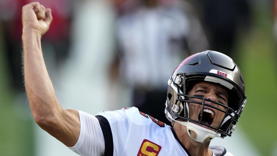 Tom Brady revela que se operó la rodilla