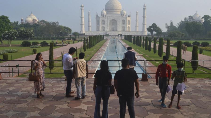 India reabre el Taj Mahal ante caída de casos de COVID-19