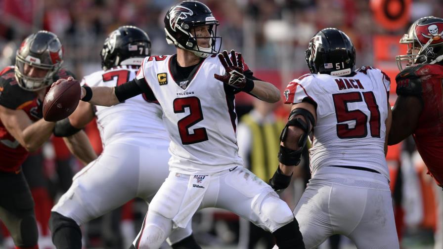 Falcons anotan tras intercepción ante Bucs en tiempo extra