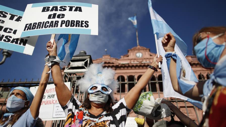 Miles de argentinos protestan por privilegios de vacunación Miles de argentinos protestan por privilegios de vacunación