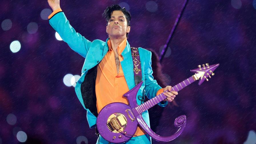 Fans de Prince lo recuerdan en Paisley Park