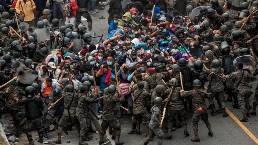 Guatemala detiene y reprende con violencia a caravana migrante hondureña