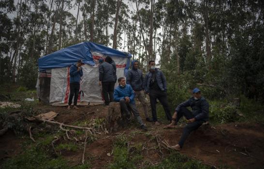 Migrantes varados en Canarias critican condiciones de campos