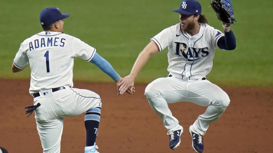 Ayudados por error de Biggio, Rays vencen a Azulejos