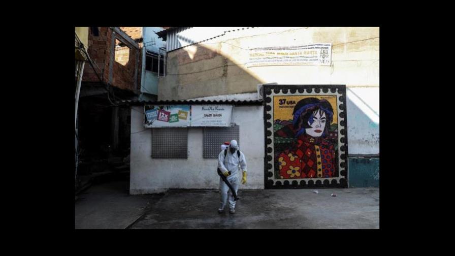 La favela fetiche de Michael Jackson lucha contra la COVID-19 por su cuenta