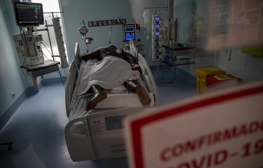 Médicos en Chile piden confinamiento total para frenar COVID-19