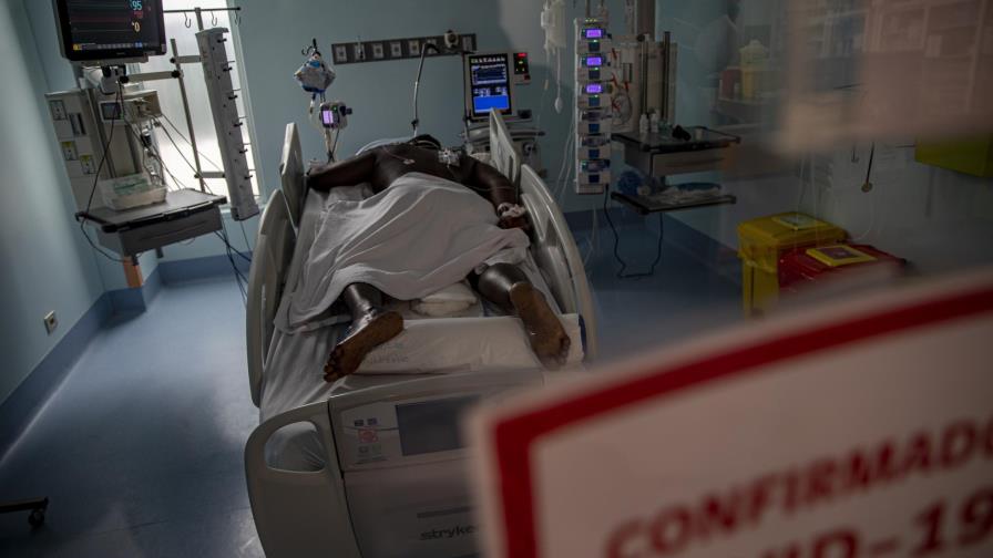 Médicos en Chile piden confinamiento total para frenar COVID-19