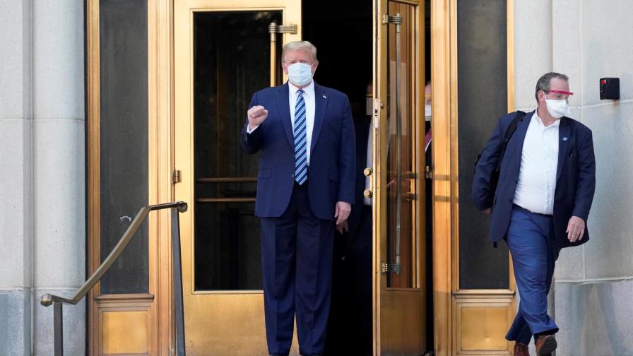 Trump sale del hospital; planea pronto regreso a campaña