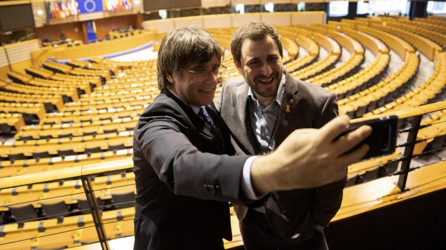Juez de Bélgica suspende orden de arresto contra Puigdemont