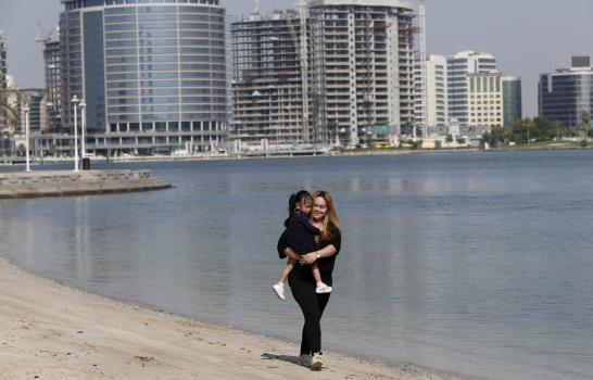 Emiratos mantiene en un limbo a los hijos de madres solteras