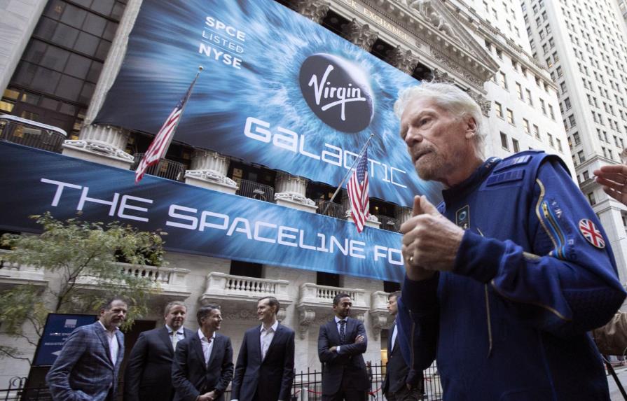 Richard Branson anuncia viaje espacial antes que el de Bezos