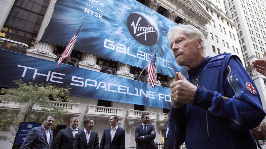Richard Branson anuncia viaje espacial antes que el de Bezos