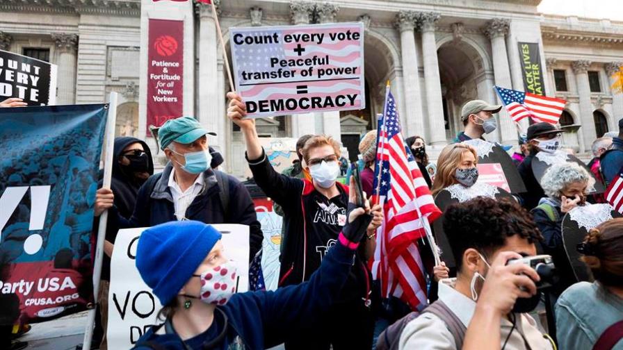 Protestas en Nueva York contra los intentos de Trump de frenar escrutinio