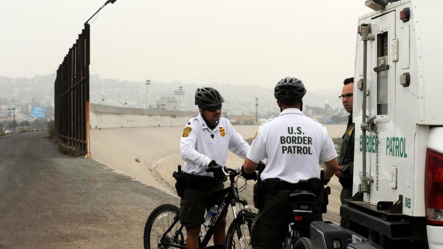 Trump dice que México pagará por el muro con peaje fronterizo a vehículos