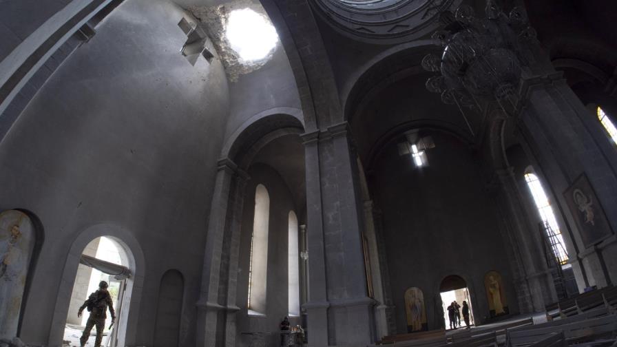 Armenia acusa a Azerbaiyán de atacar catedral con artillería
